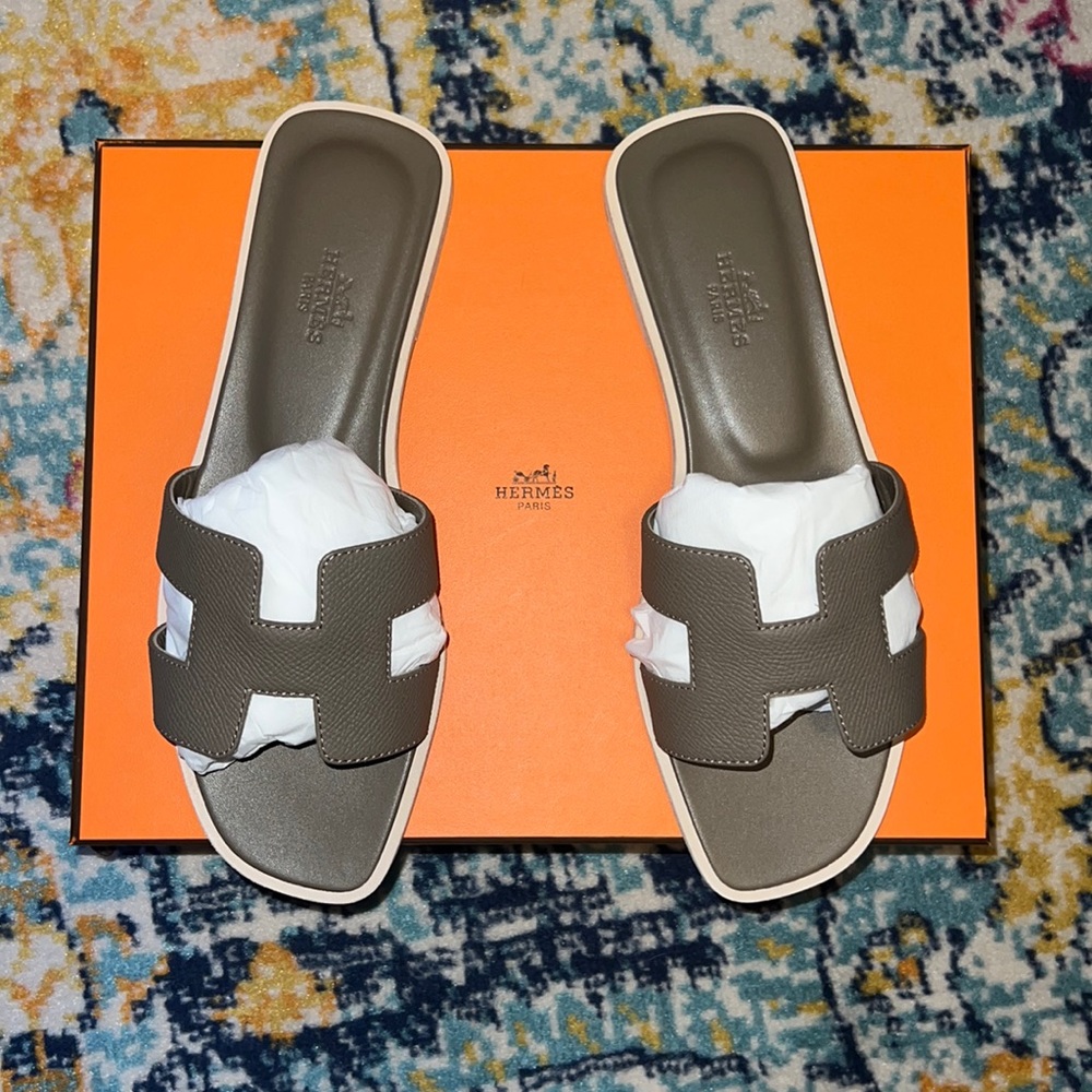 Hermes Taupe and White Oran Slide Sandals - Leather H Strap